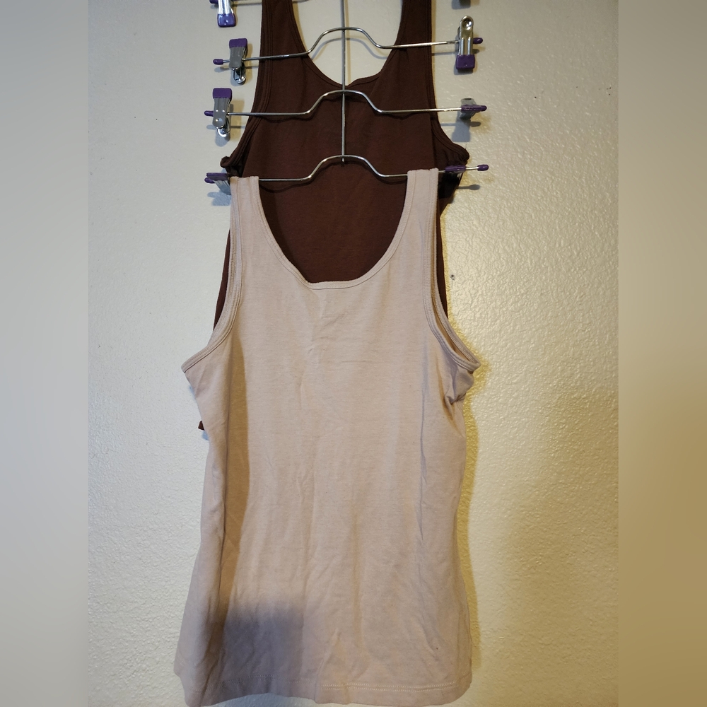 Bundle/Lot of Tahari Tops, Two Women's Medium Brown & Beige Tahari Tank Tops - Picture 2 of 8